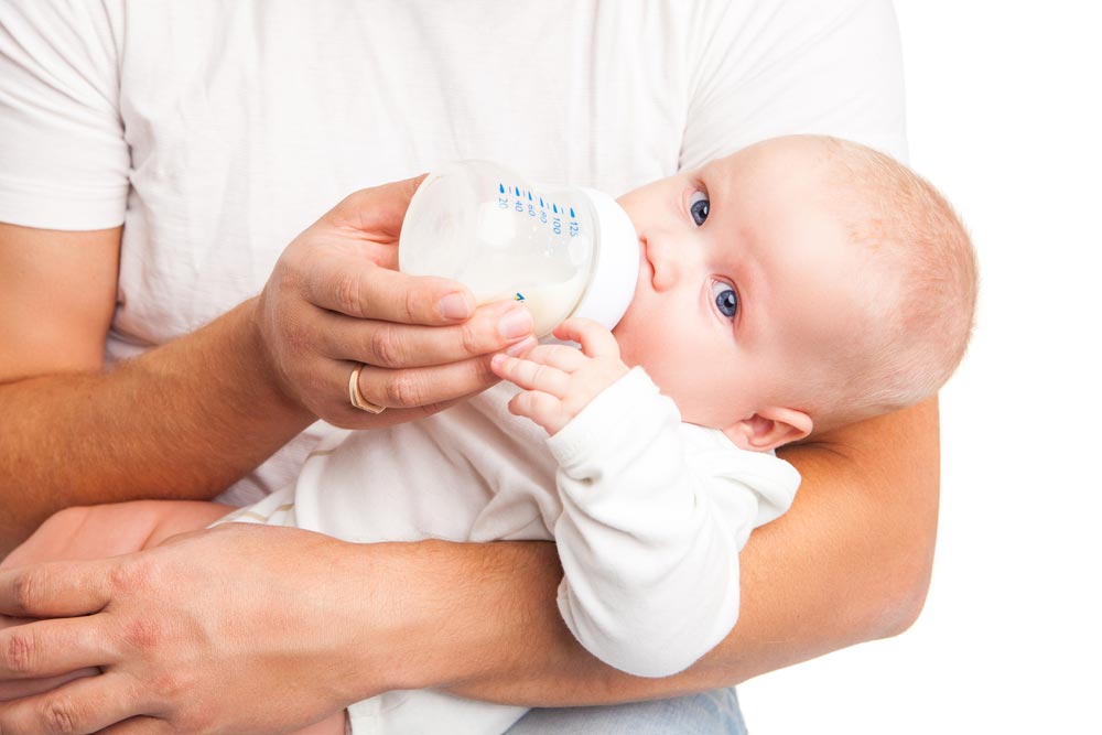 Искусственные детские смеси - оружие против грудного молока